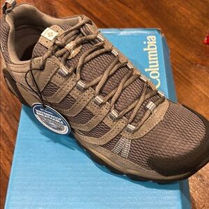 Columbia Gray Hiking Shoes Womens size 10 new Armitage Lane
